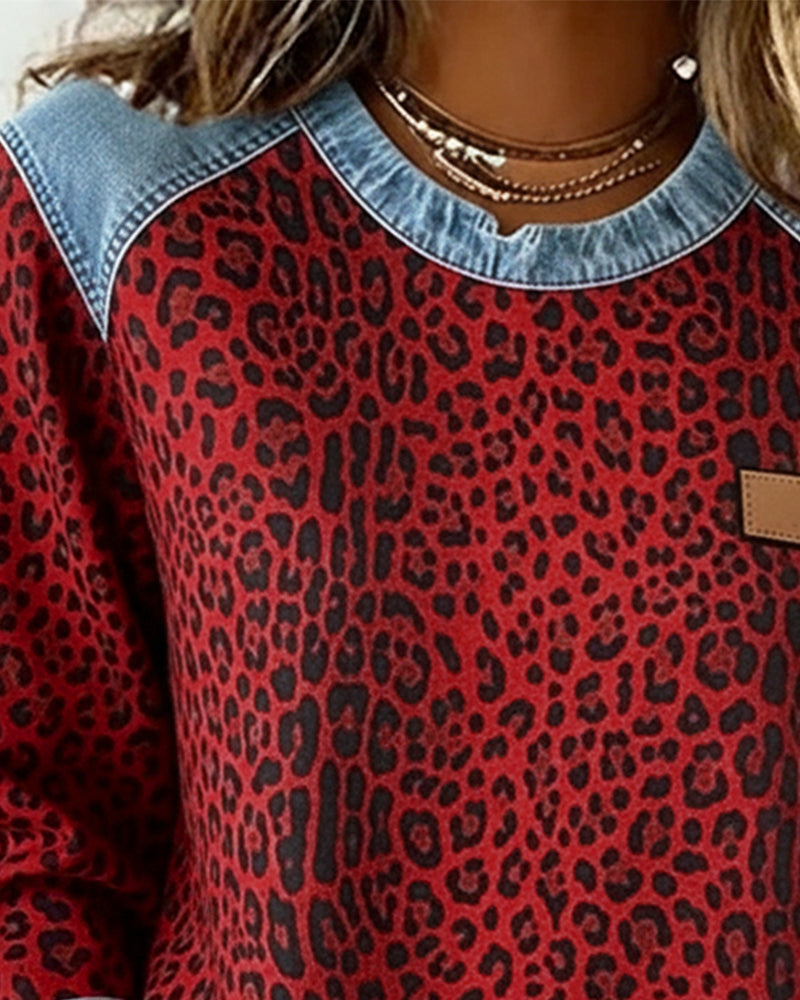 Émilie | Sweatshirt à empiècements en denim à imprimé léopard
