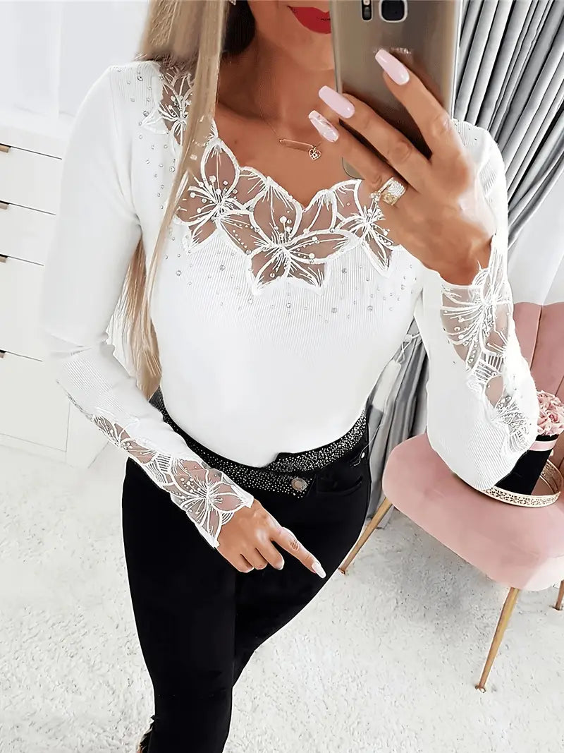 Sofia™ | Chandail élégant à manches longues avec col en V et dentelle