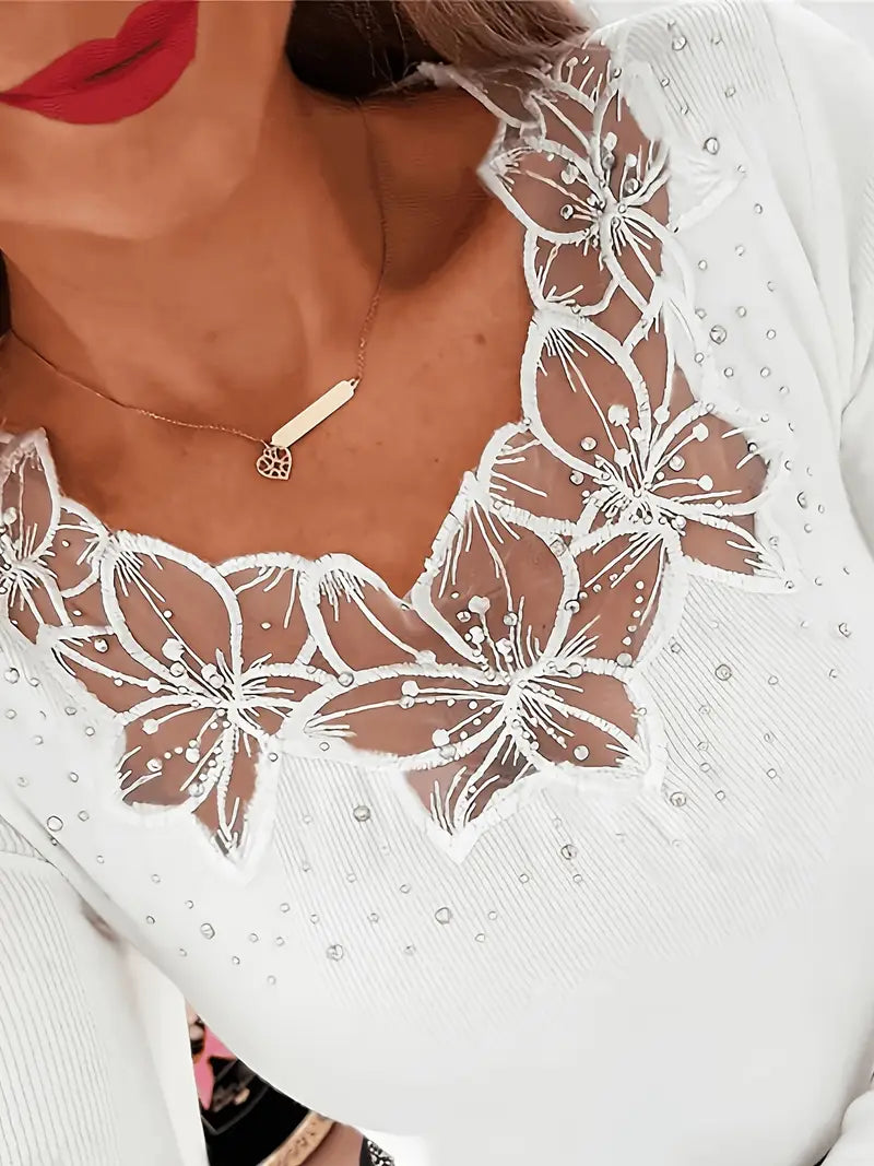 Sofia™ | Chandail élégant à manches longues avec col en V et dentelle