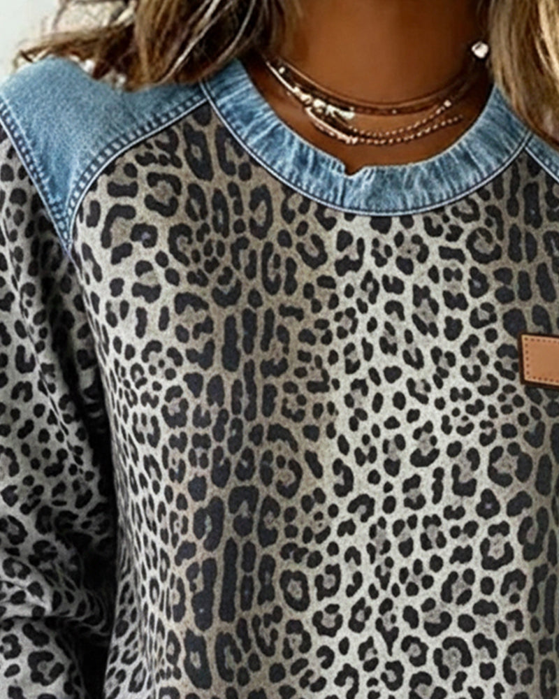 Émilie | Sweatshirt à empiècements en denim à imprimé léopard