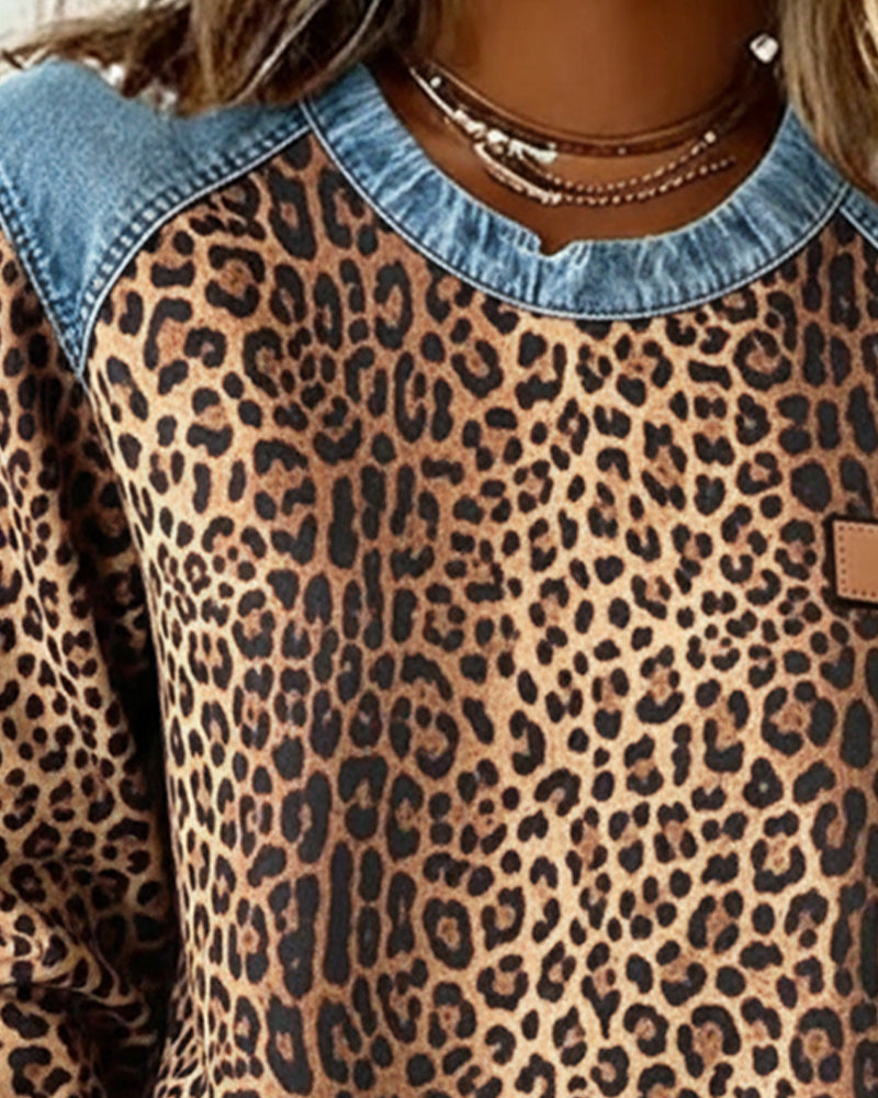 Émilie | Sweatshirt à empiècements en denim à imprimé léopard